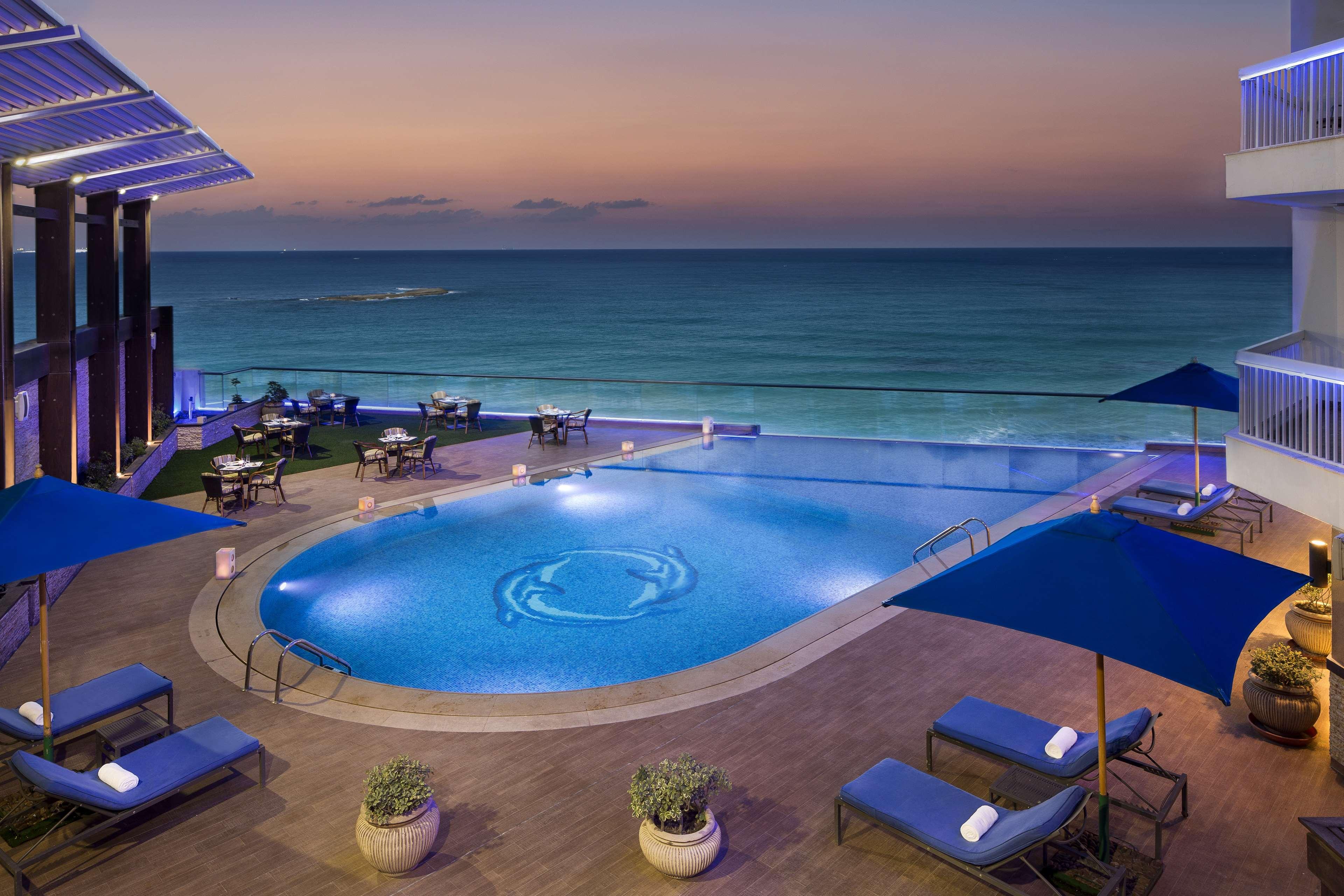 Hilton Alexandria Corniche Hotel Fasiliteter bilde The pool at the hotel