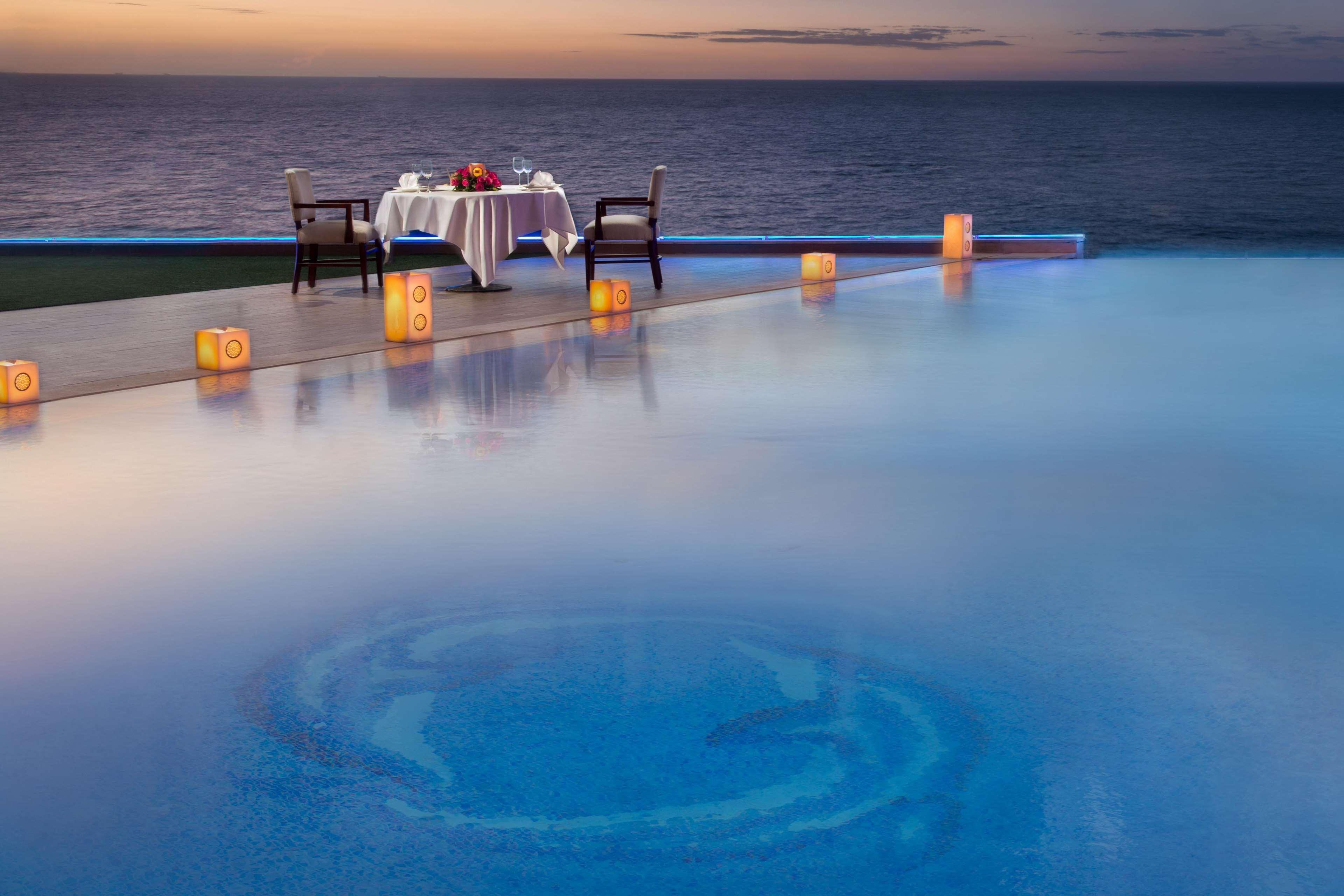 Hilton Alexandria Corniche Hotel Eksteriør bilde Infinity pool at the Four Seasons Resort, Maldives