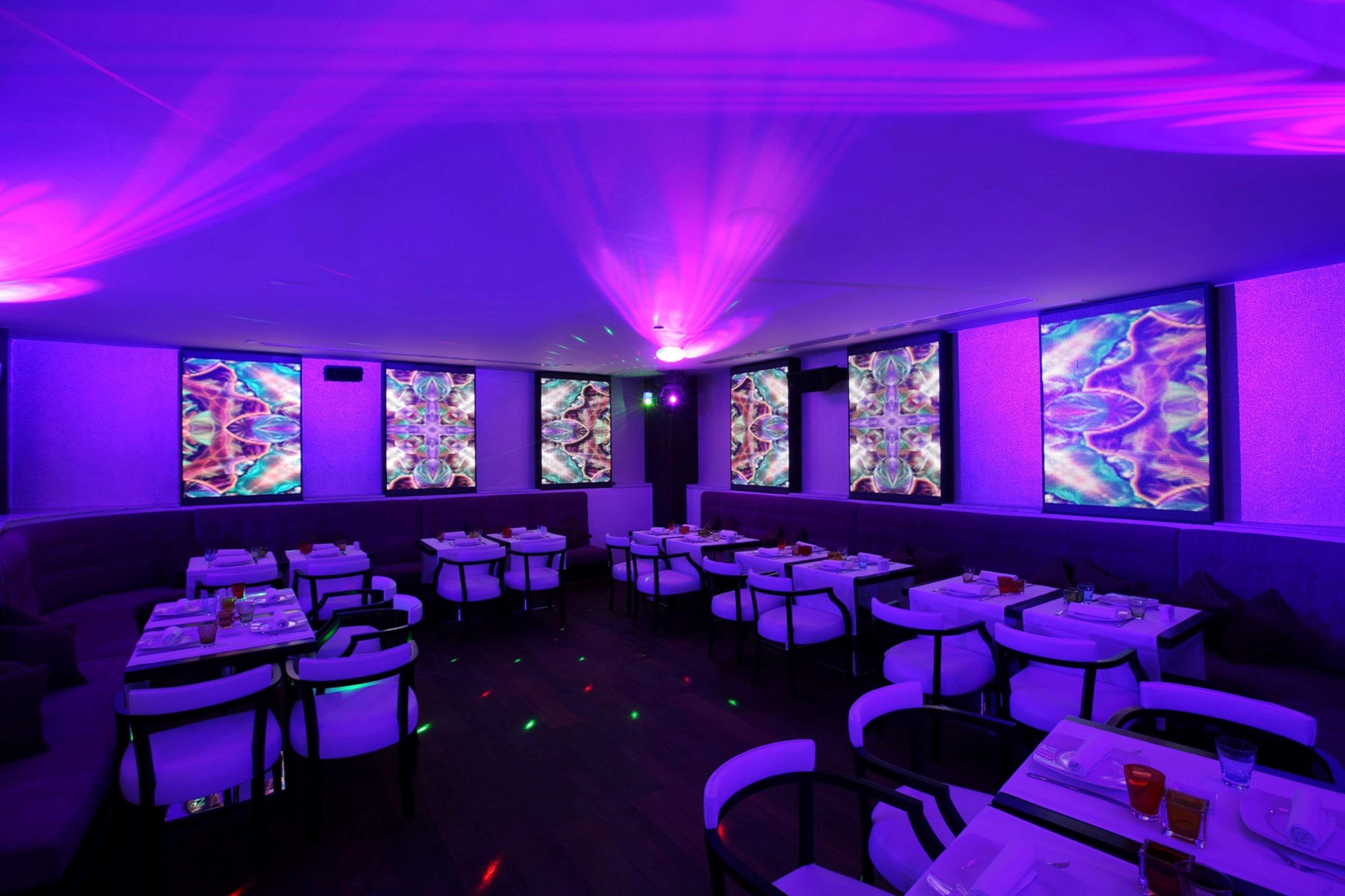 Hilton Alexandria Corniche Hotel Eksteriør bilde The interior of the nightclub