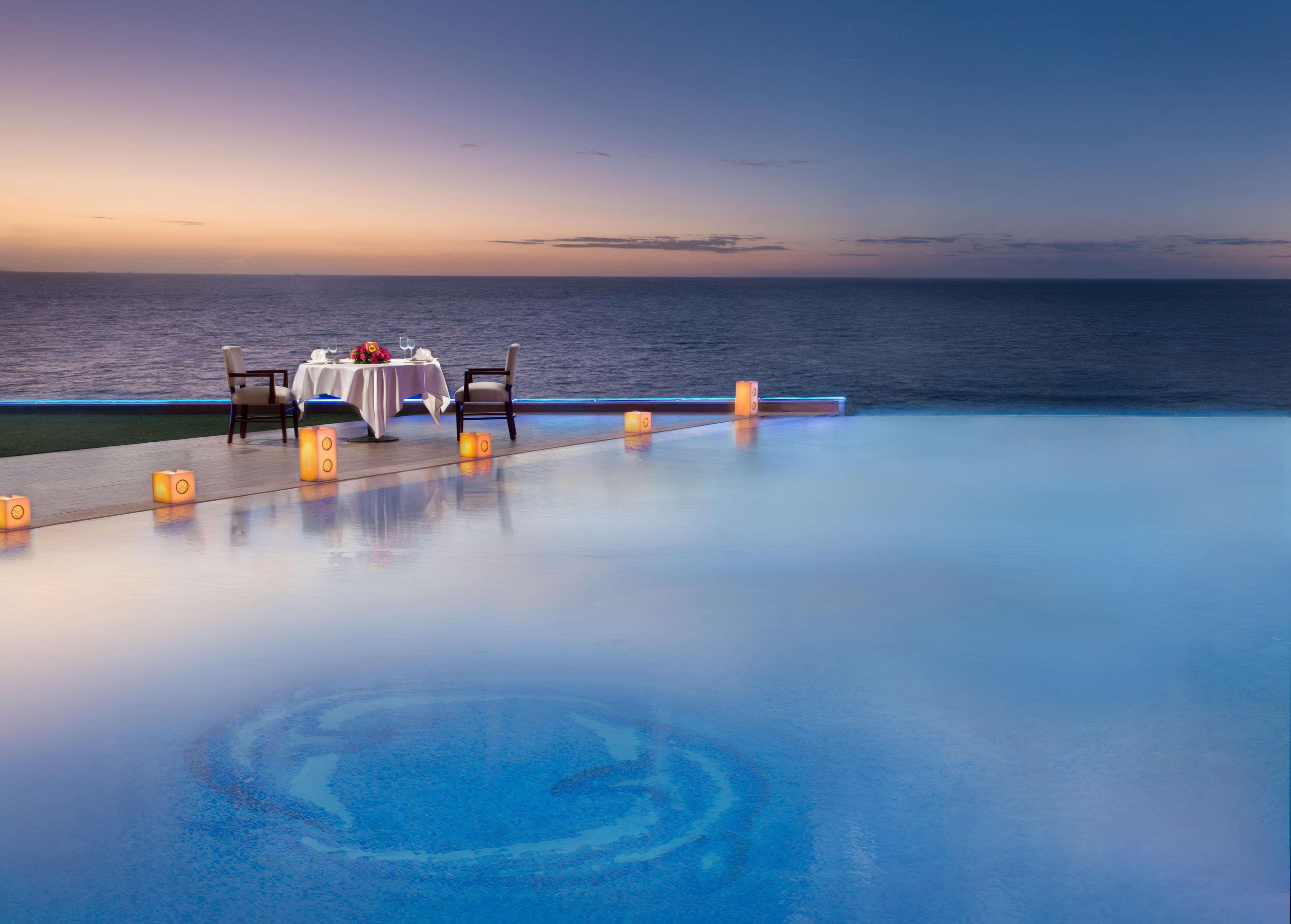 Hilton Alexandria Corniche Hotel Eksteriør bilde Infinity pool at the Kempinski Hotel, Soma Bay, Red Sea, Egypt