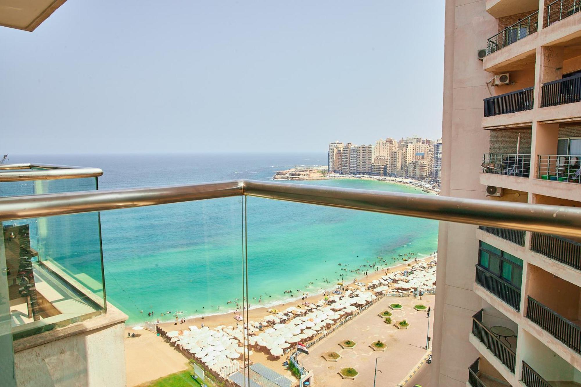 Hilton Alexandria Corniche Hotel Eksteriør bilde View of the Mediterranean from the balcony of a residential building in Alexandria, Egypt