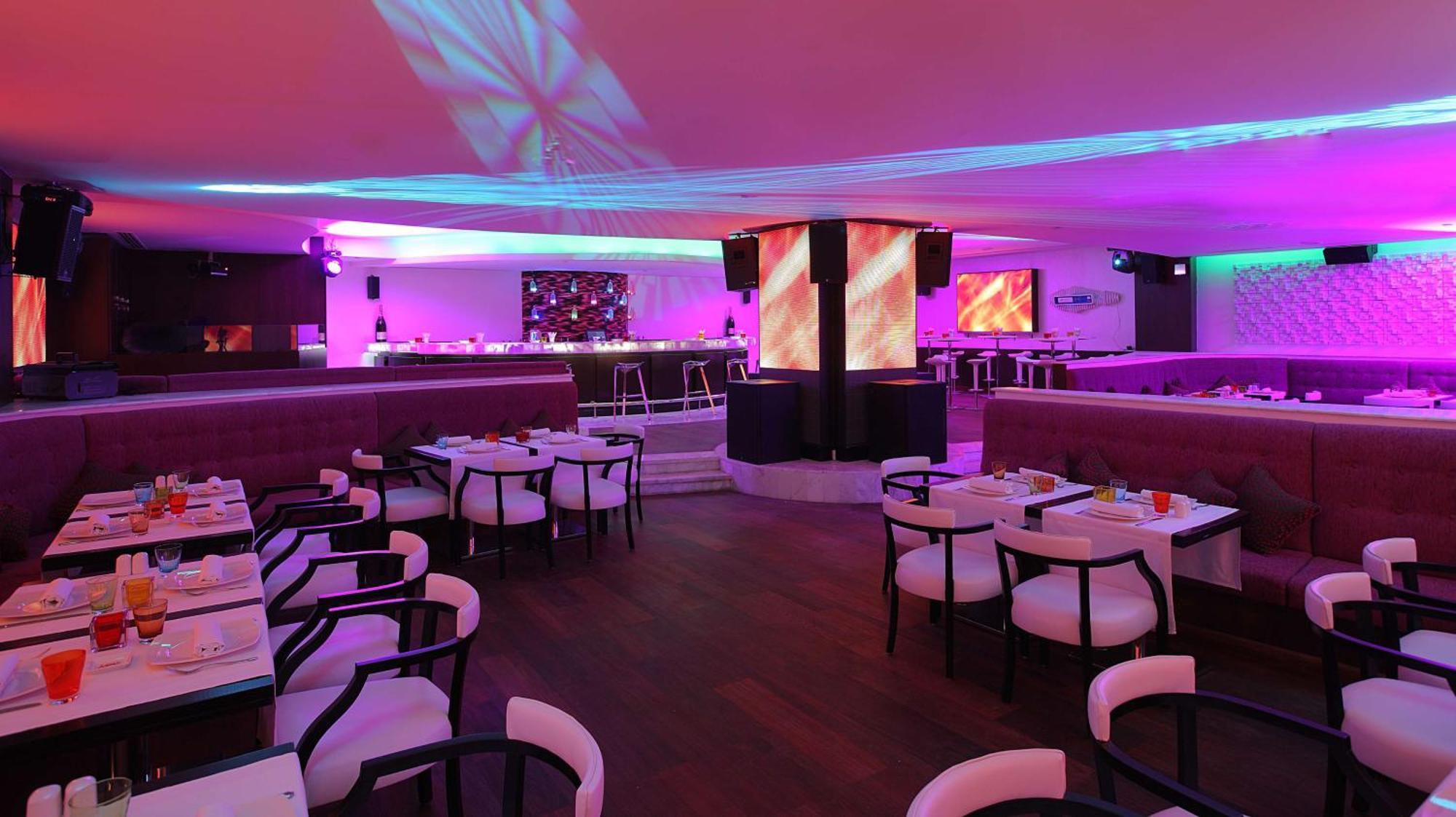 Hilton Alexandria Corniche Hotel Eksteriør bilde The interior of the nightclub