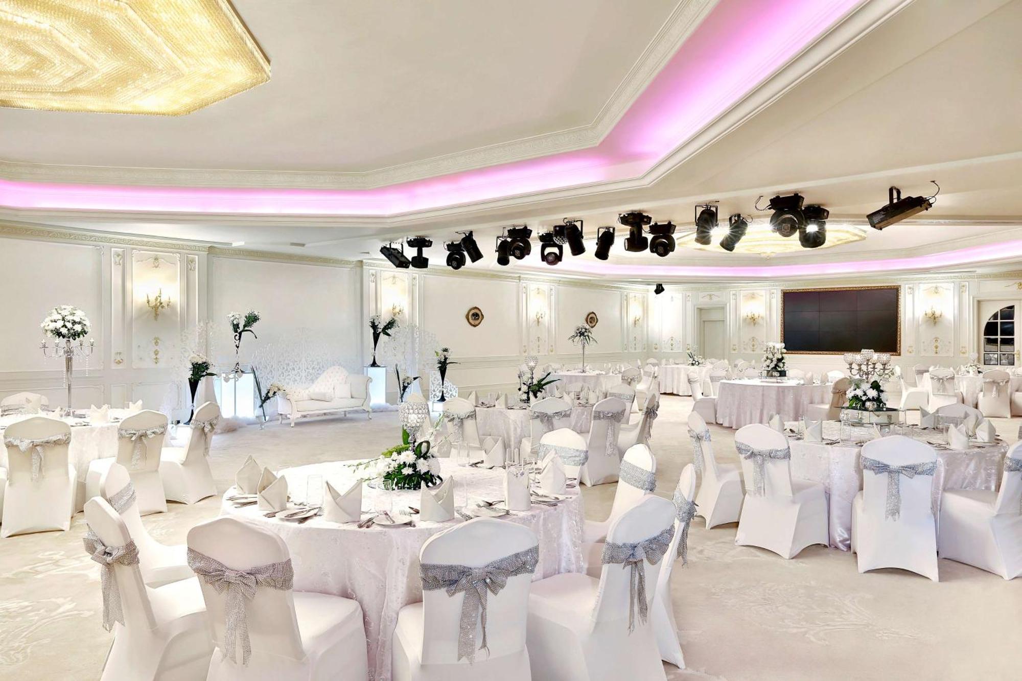 Hilton Alexandria Corniche Hotel Eksteriør bilde A wedding reception
