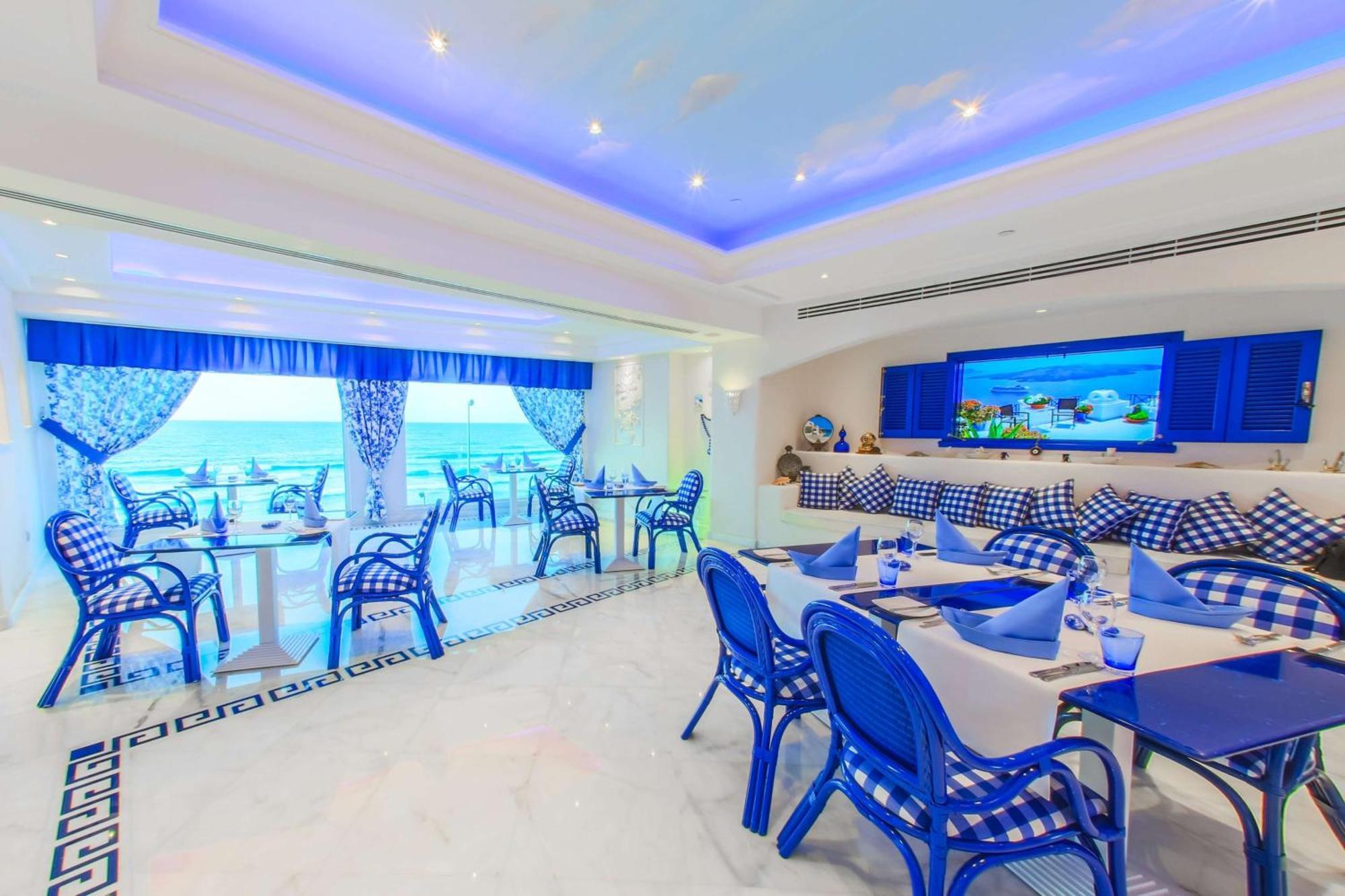 Hilton Alexandria Corniche Hotel Eksteriør bilde The Blue Lagoon restaurant