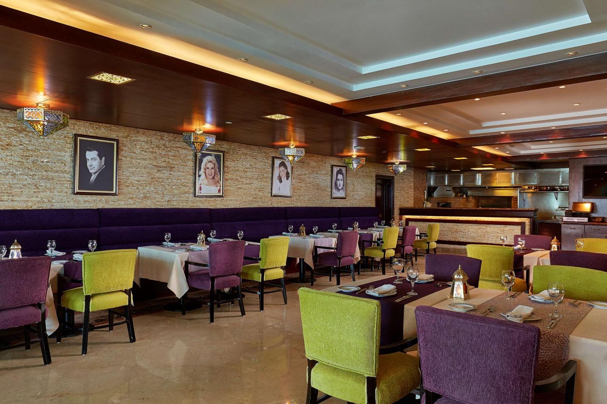 Hilton Alexandria Corniche Hotel Eksteriør bilde The interior of the restaurant
