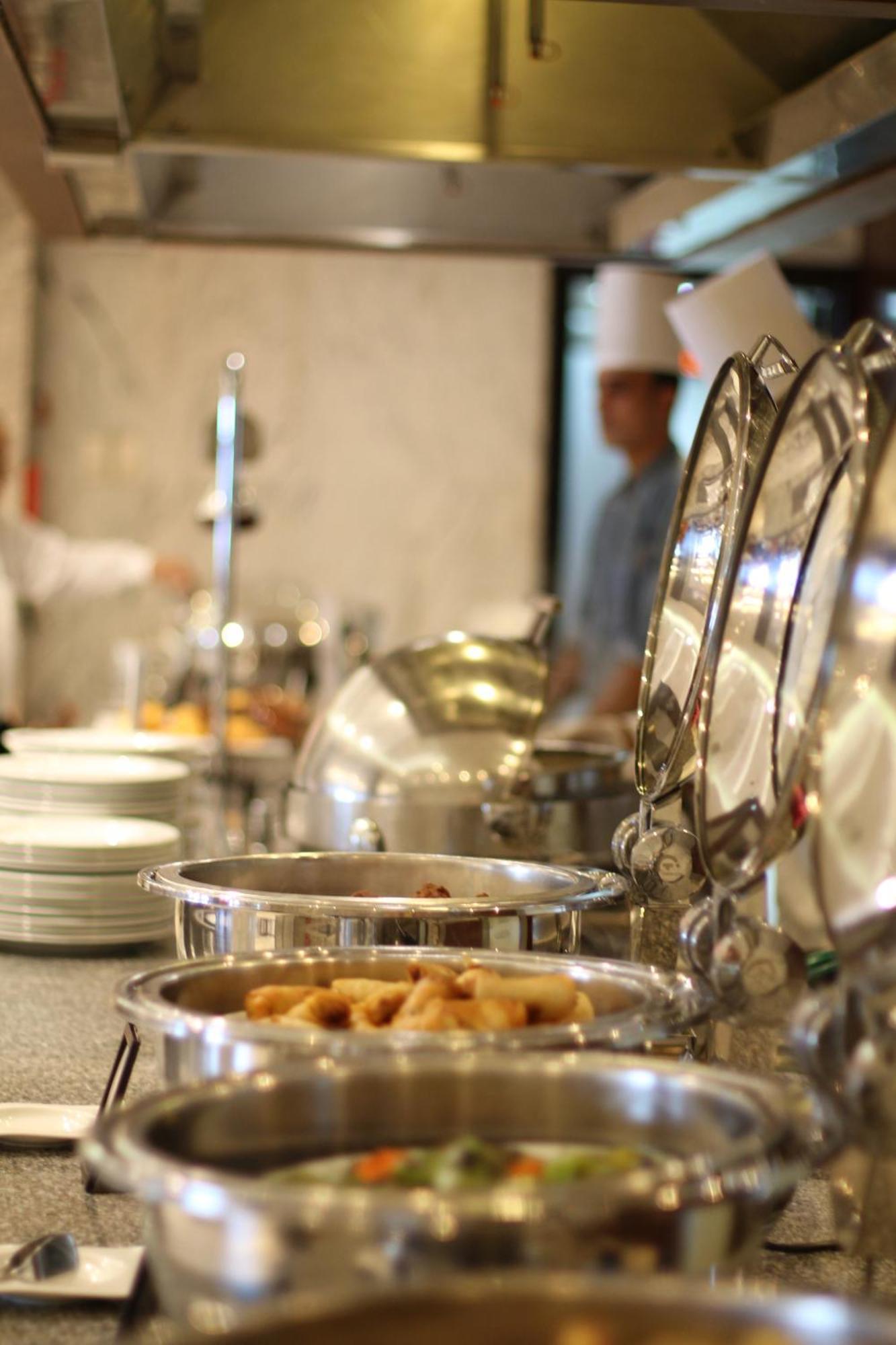 Hilton Alexandria Corniche Hotel Eksteriør bilde A chafing dish