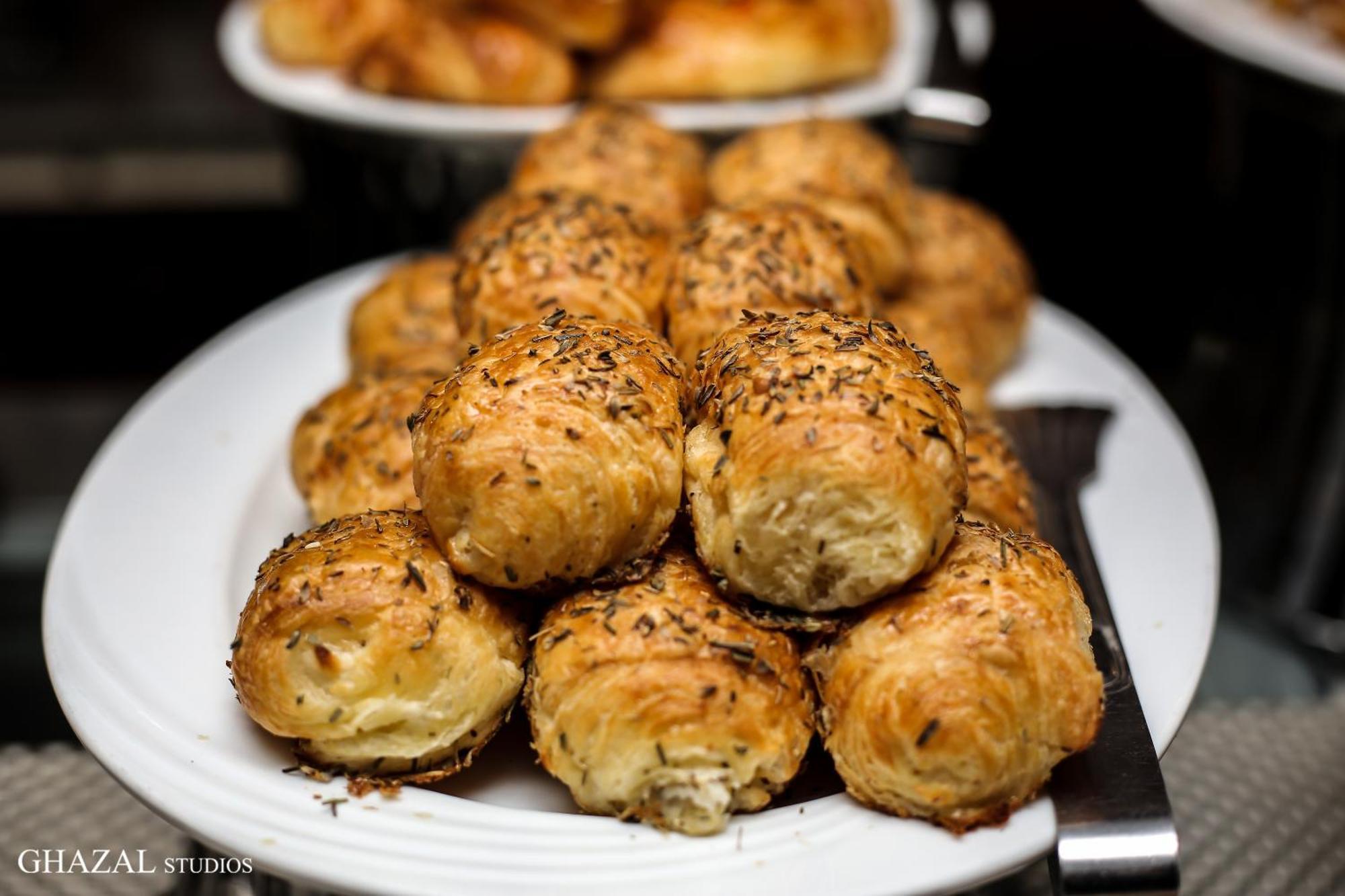 Hilton Alexandria Corniche Hotel Eksteriør bilde A plate of cheese-filled ghapama